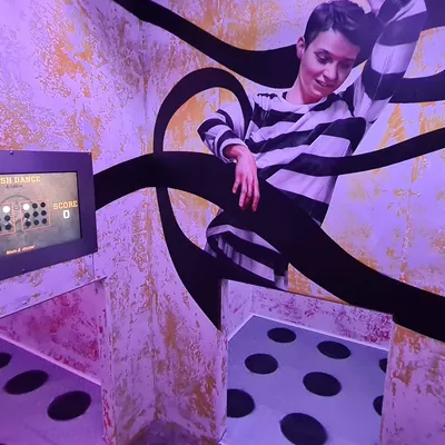 A cela Flash Dance da Prison Island